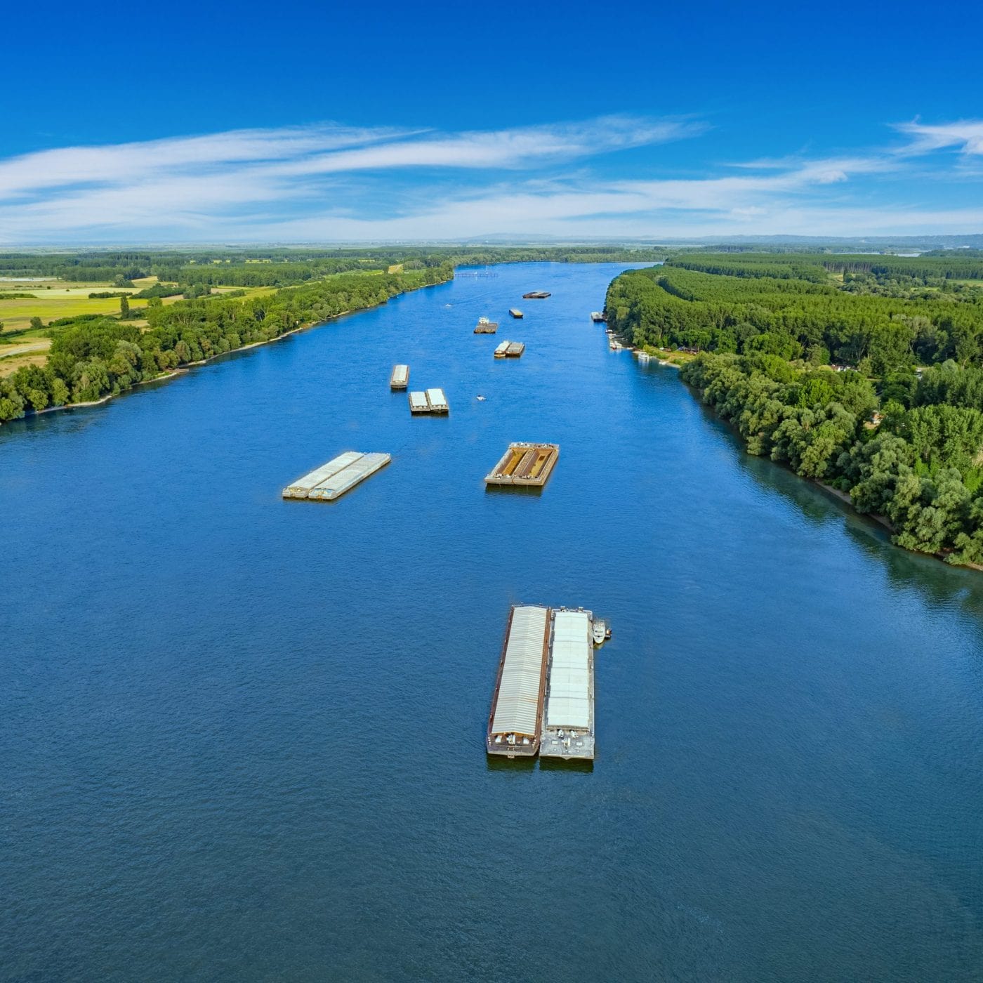 Barge carrying 1,000 tonnes of fertilizer sinks in Danube