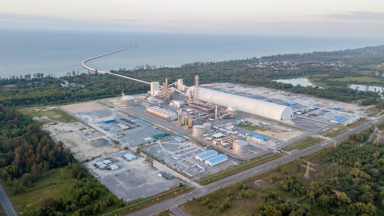 thyssenkrupp Uhde and Brunei Fertilizer Industries join forces to implement digital and sustainable technologies